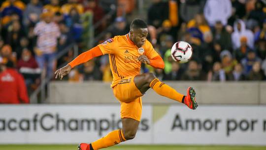 HOUSTON, TX - MARCH 05: Houston Dynamo defender Maynor Figueroa (15) volleys the ball during the CONCACAF Champions League Quarterfinal match between the UANL Tigers and Houston Dynamo on March 5, 2019 at BBVA Compass Stadium in Houston, Texas. (Photo by Leslie Plaza Johnson/Icon Sportswire via Getty Images)